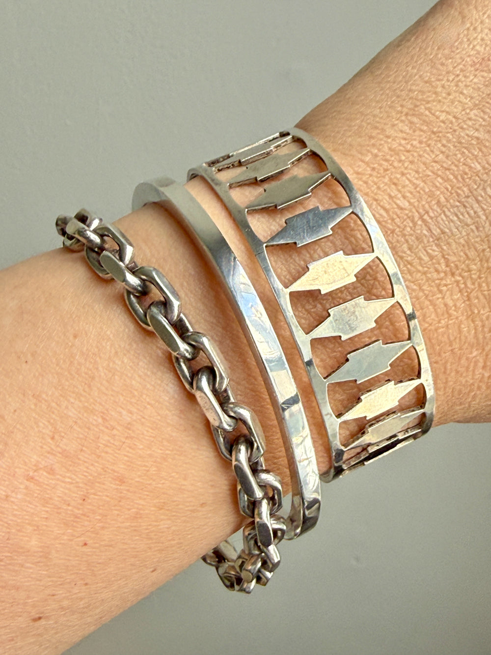 1965 Signed Solid Silver Circular Bangle, 31 grams - 7.8 inch interior circumference