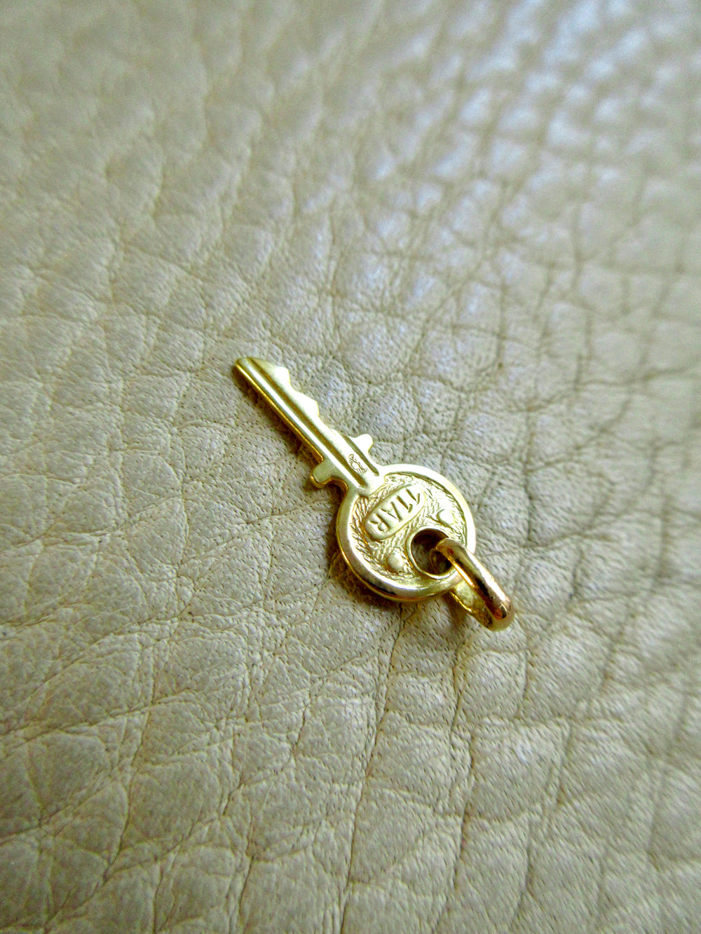 Vintage 1950s Italian "Casa Mia" Key Charm 18k Gold – 0.8 inch
