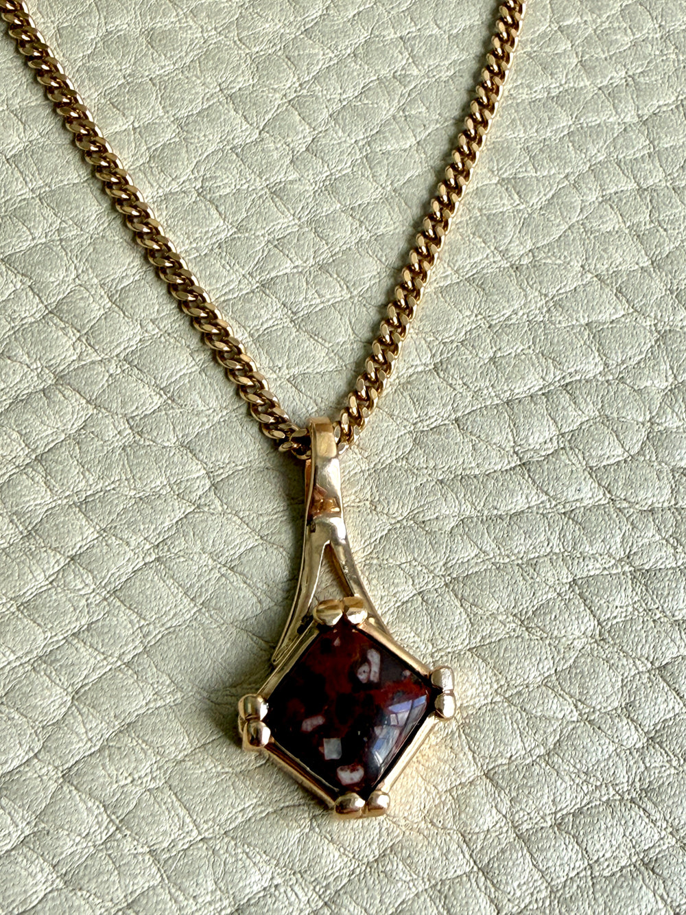 18k Yellow Gold Pendant with Älvdalen Porphyry Cabochon - 1.1 inch length
