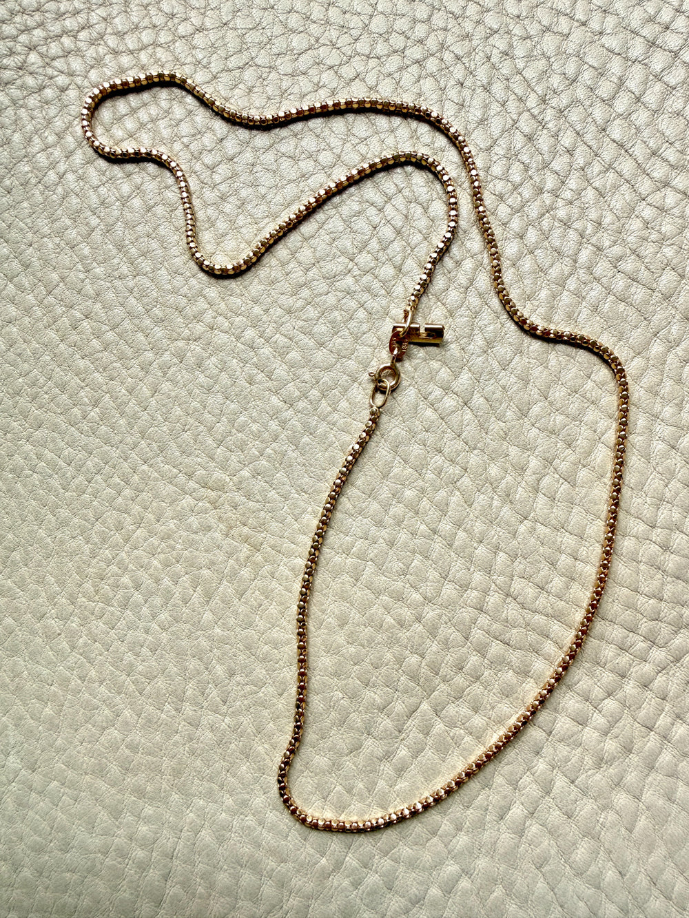 14k Gold Round Honeycomb Link Necklace with Charm Holder– 19.5 Inches