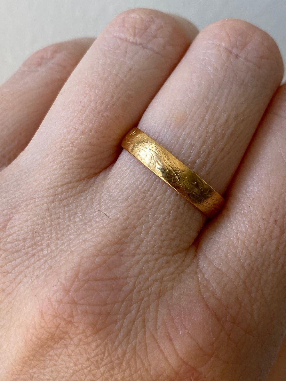 1958 Swedish vintage 18k gold ring - botanical etching- size 8