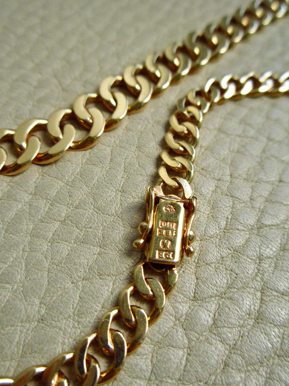 1978 Swedish Vintage 39g Tapered Curb Link Necklace 18k Gold – 19.5 Inch Length