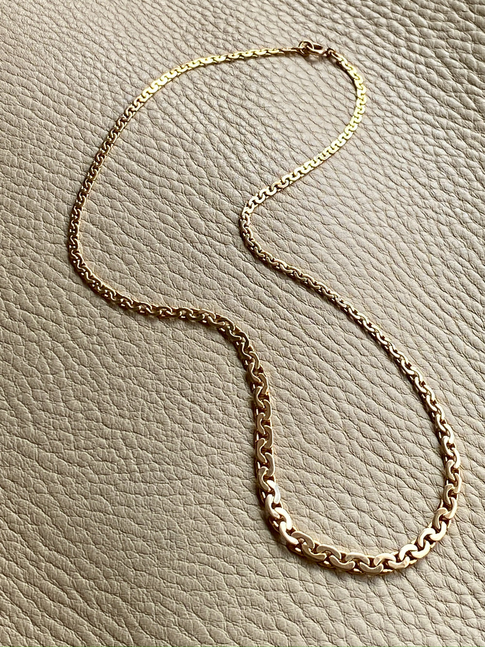 Midcentury era 18k gold Virola Link Necklace -Graduated width- 16.5 inch length