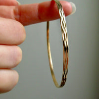 Vintage 18k Gold Faceted Bangle Bracelet Elongated Diamond Pattern – 8.5 Inch Interior Circumference