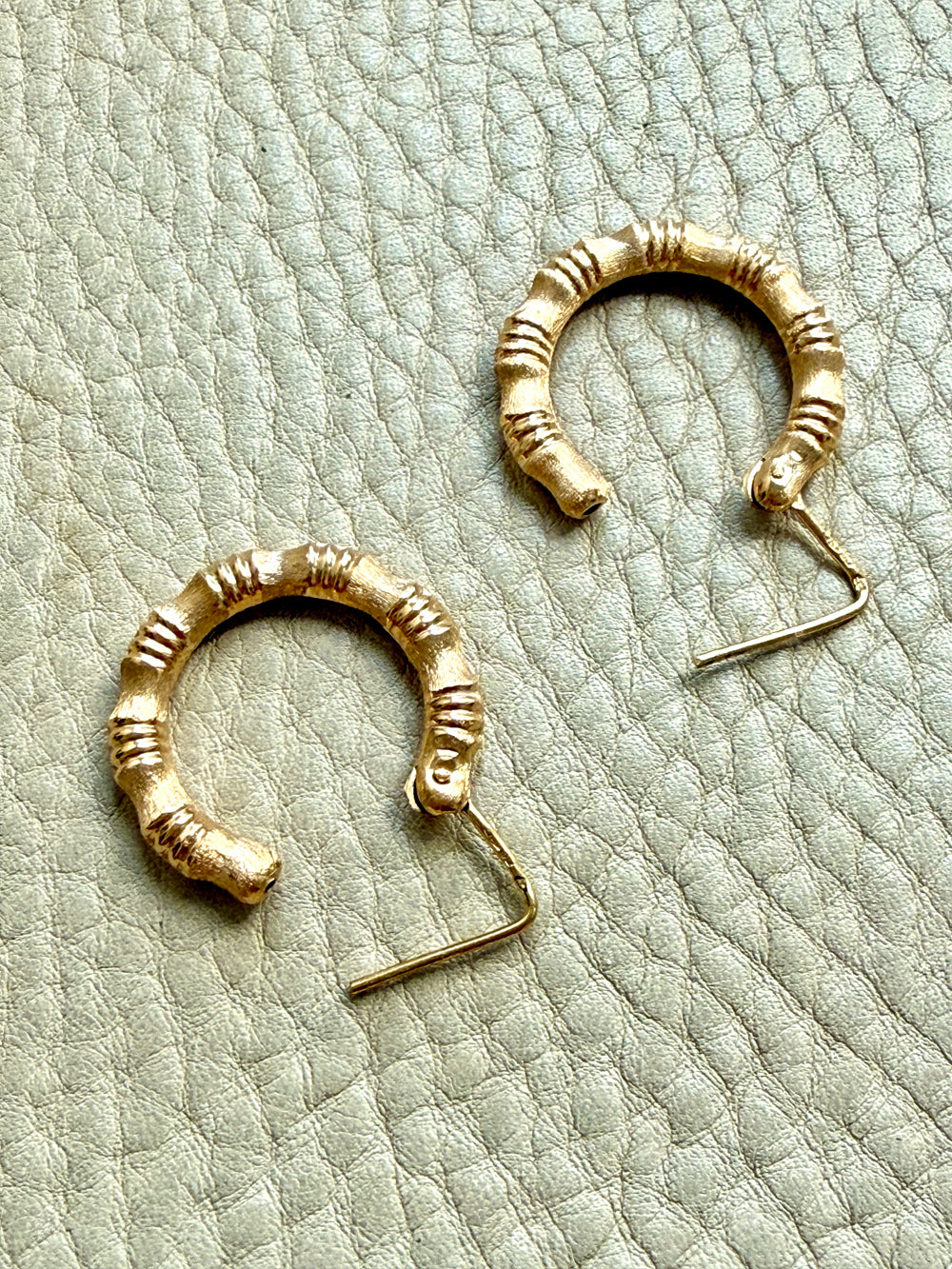 Vintage Italian 18k Bamboo pattern Gold Hoop Earrings – 1 inch diameter