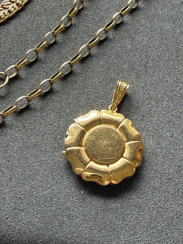 1946 Swedish 8 Petal Flower Locket Pendant 18k Gold – 0.9 inch diameter