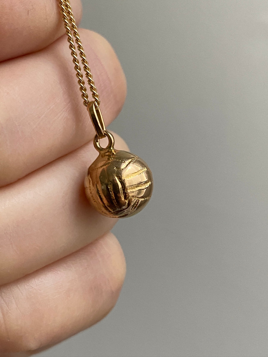 18k Gold Vintage Charm or Pendant - Volleyball