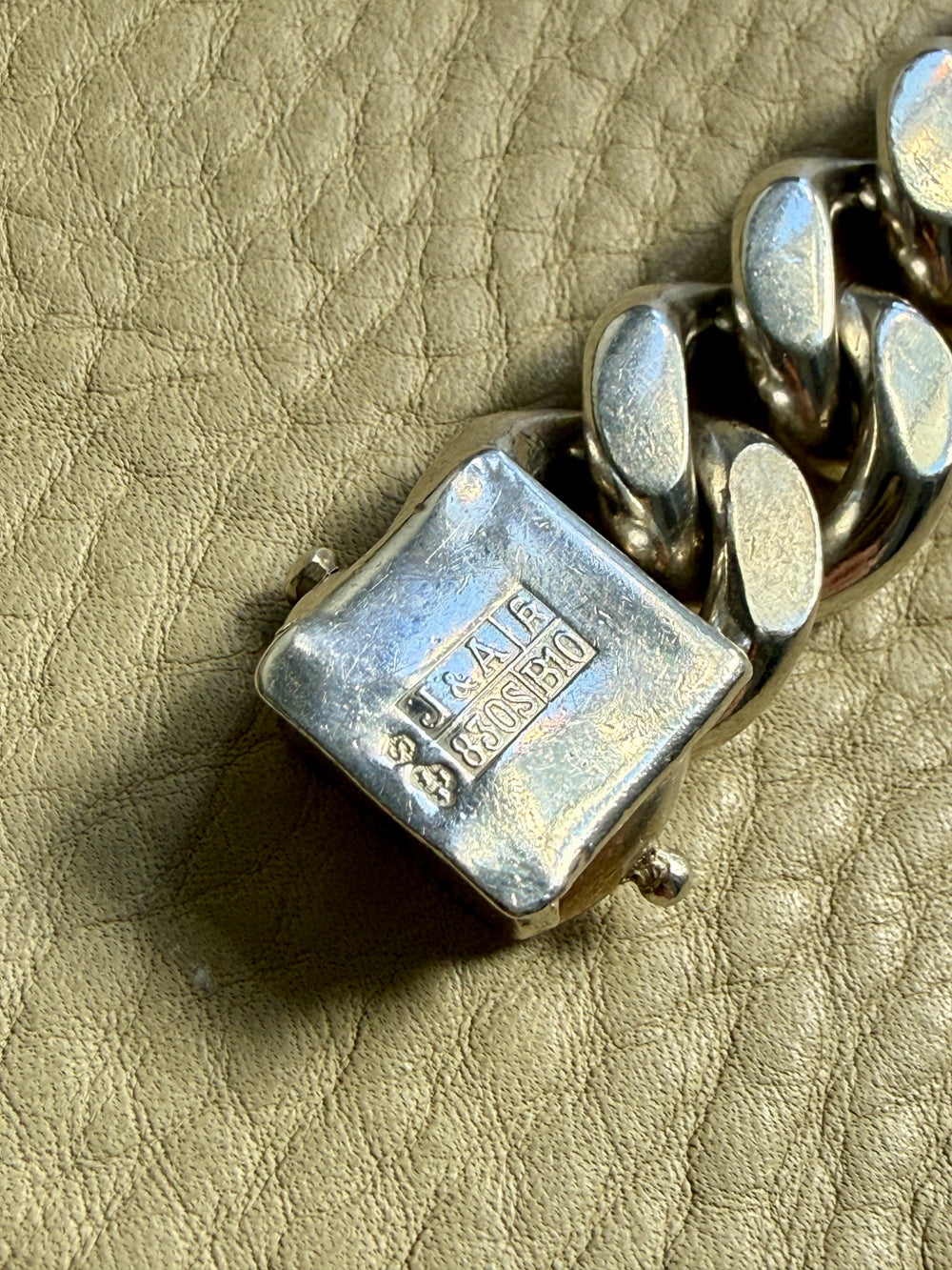 CHONK! 1976 SOLID Weighty 160 gram! Silver Curb Link Bracelet - 6.75 inch interior circumference