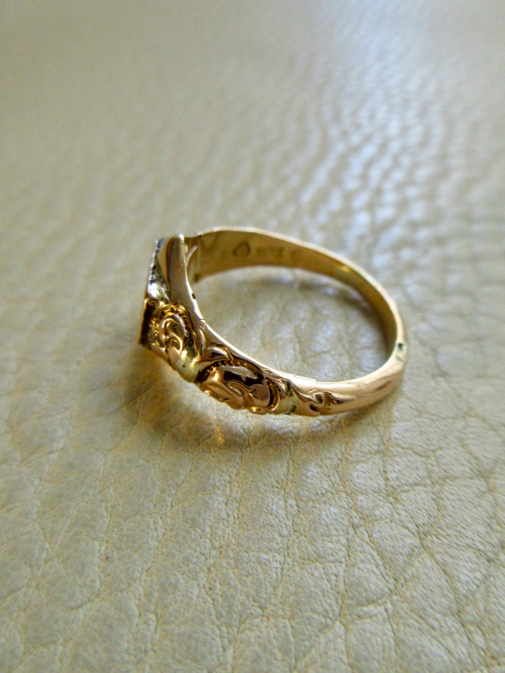 1847 Antique 18k Gold Mourning Ring with Secret Compartment – Size 7.5