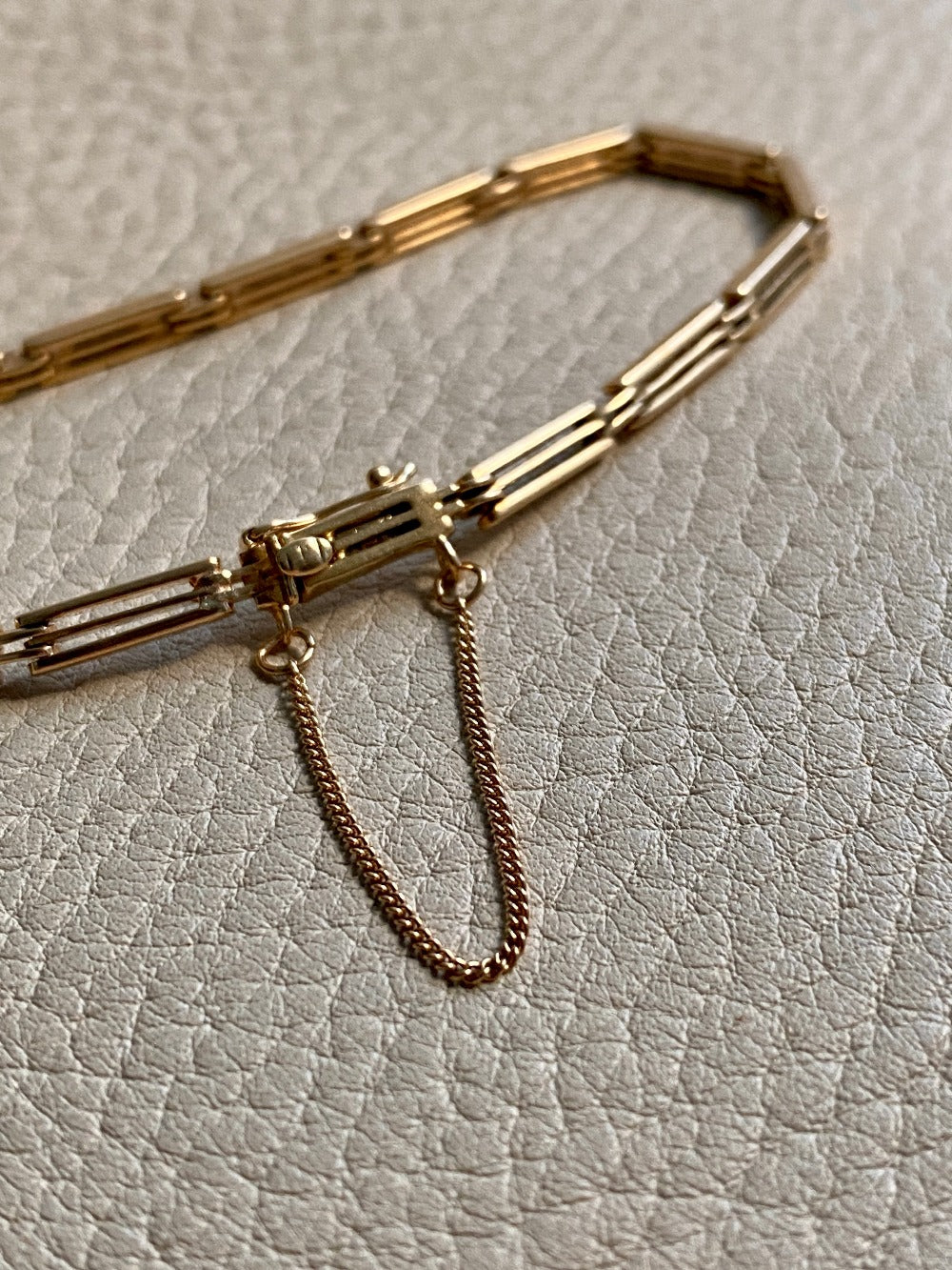 Extraordinary! Antique 18k gold slotted link bracelet - 7 inch length