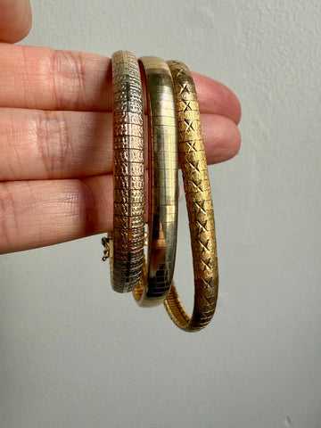 Vintage 18k Gold Snakey Omega Link Bracelet with Hand Scribed Stars - 7.5 inch length