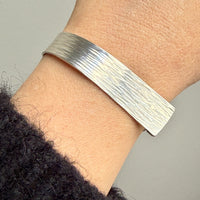 1992 Textured Vintage Bangle Bracelet in Sterling Silver – 6.75 Inch Inner Circumference