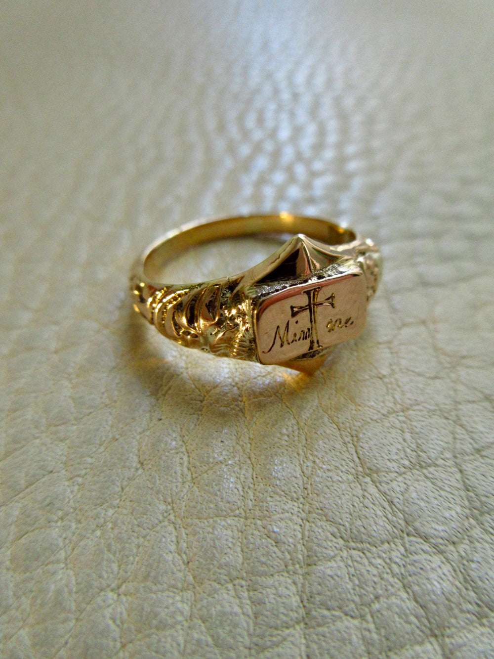 1847 Antique 18k Gold Mourning Ring with Secret Compartment – Size 7.5