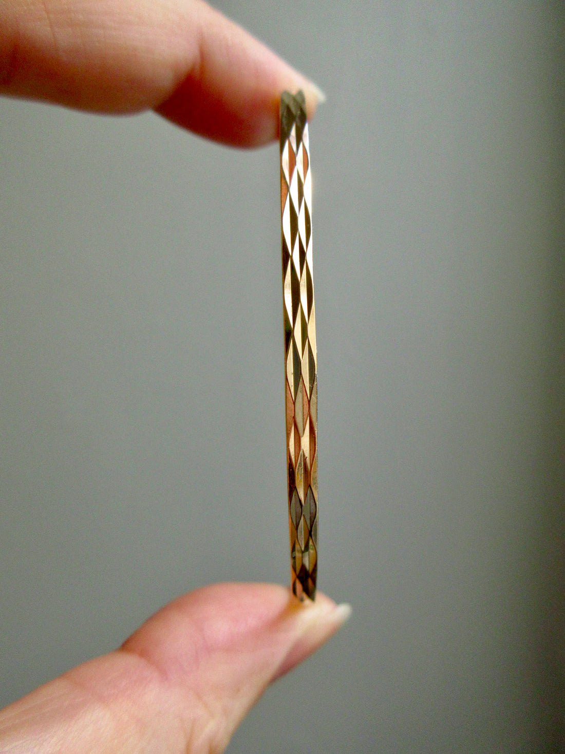 Vintage 18k Gold Faceted Bangle Bracelet Elongated Diamond Pattern – 8.5 Inch Interior Circumference