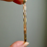 Vintage 18k Gold Faceted Bangle Bracelet Elongated Diamond Pattern – 8.5 Inch Interior Circumference
