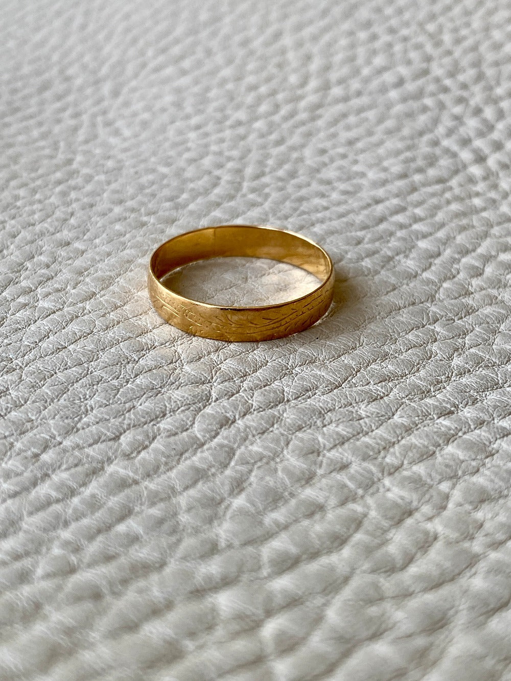 1958 Swedish vintage 18k gold ring - botanical etching- size 8