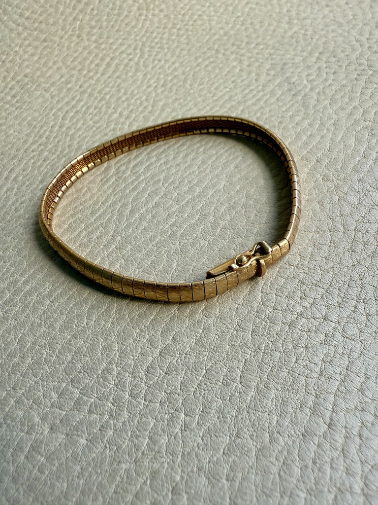 Vintage 18k Gold Snakey Omega Link Bracelet with Hand Scribed Stars - 7.5 inch length