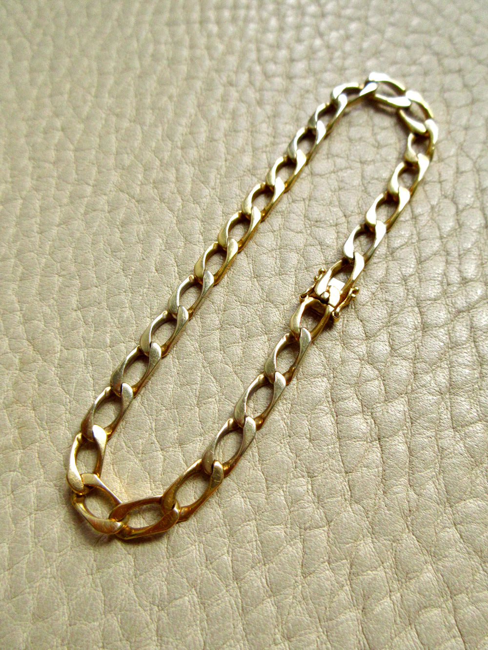 Vintage Geometric Open Curb Link Bracelet 18k Gold – 7.1 Inch Length