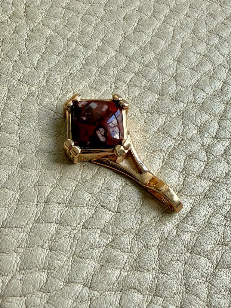 18k Yellow Gold Pendant with Älvdalen Porphyry Cabochon - 1.1 inch length
