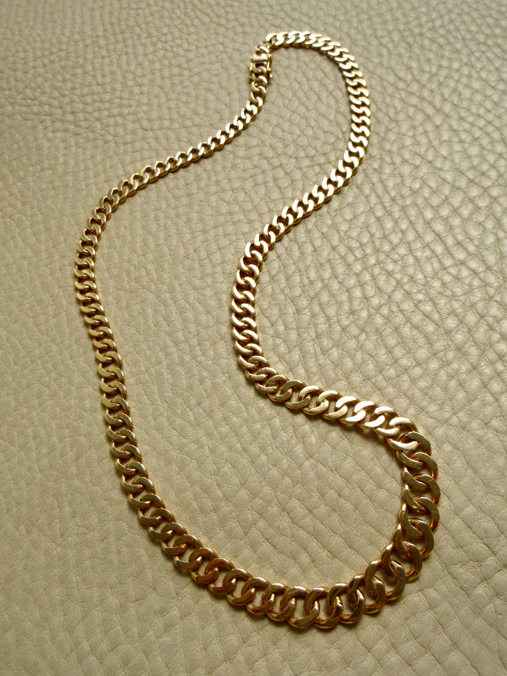 1978 Swedish Vintage 39g Tapered Curb Link Necklace 18k Gold – 19.5 Inch Length