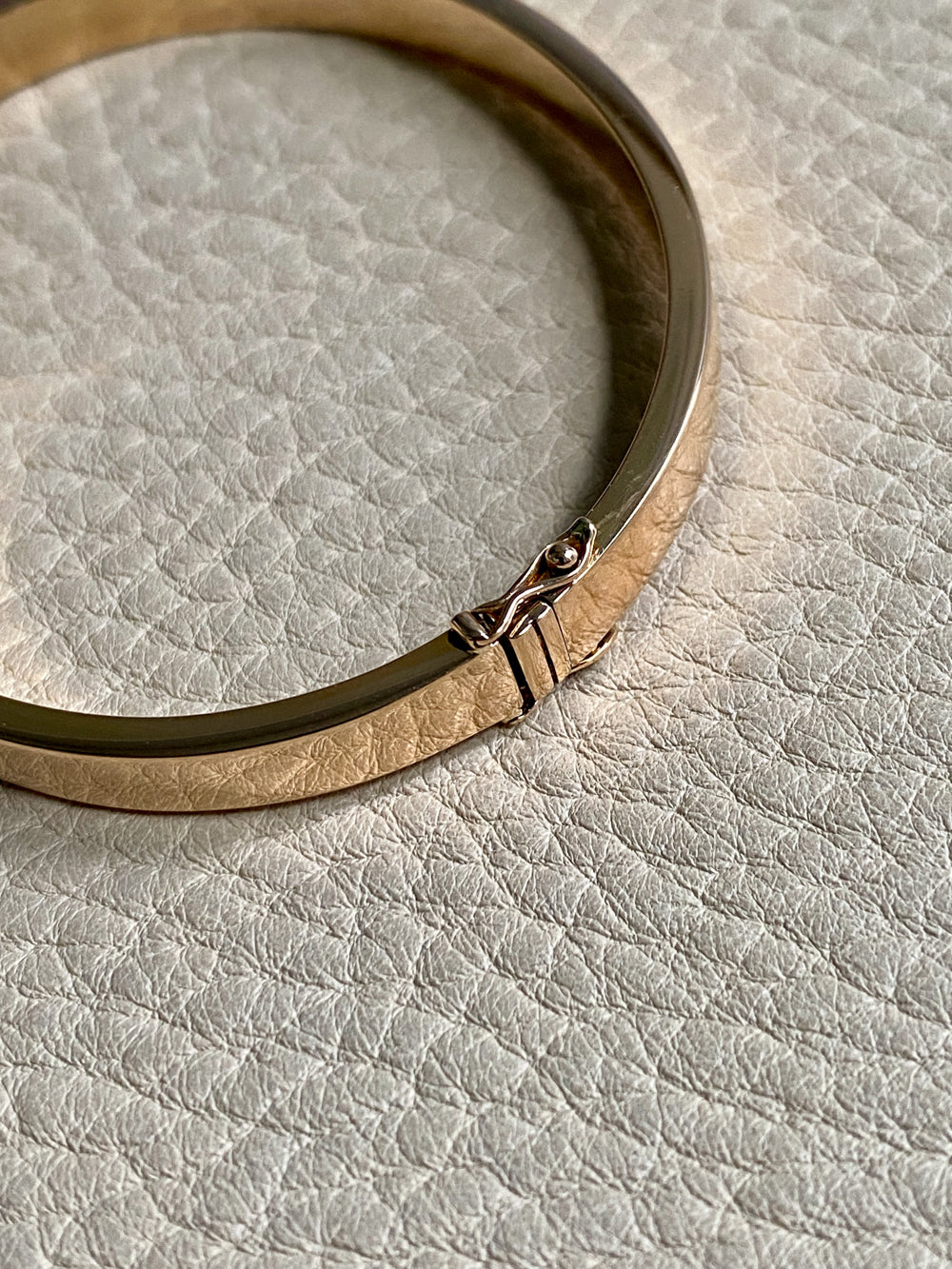 1940s era Modernist Swedish 18k Gold Hinged Bangle - maker Stigbert - 6.8 inch
