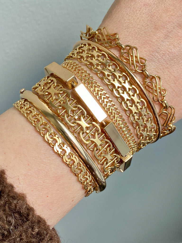 1961 Signed Swedish Vintage SOLID 18k gold hinged bangle 25.1g - 7.25 inch oval interior