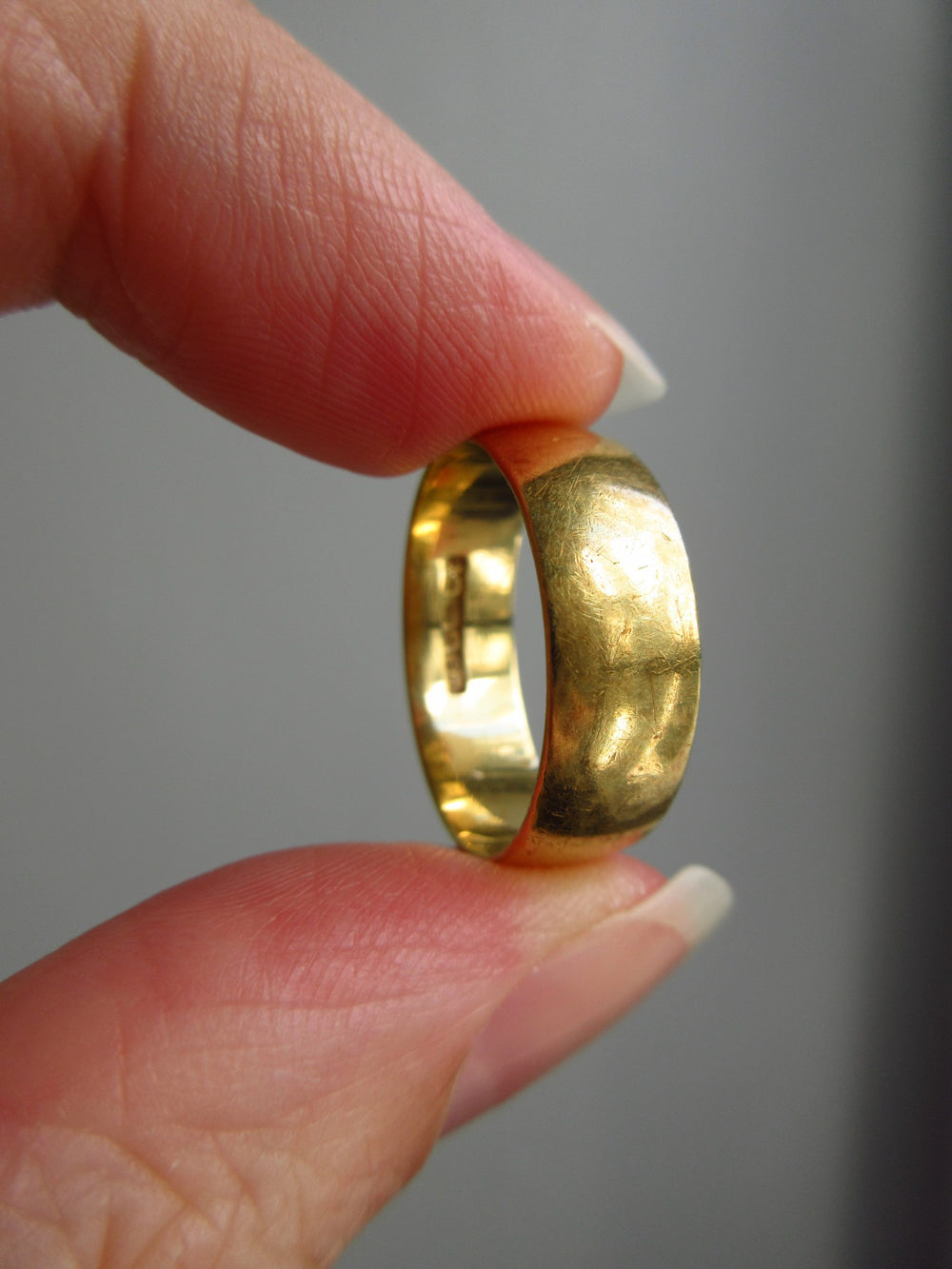 1871 Antique British 18k Gold Domed Band Ring – Size 10