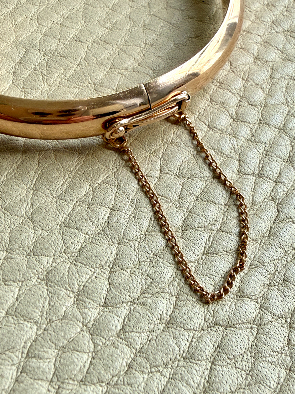 1962 Vintage Finnish 14k Gold Hinged Bangle Bracelet – 7 Inch Interior Circumference