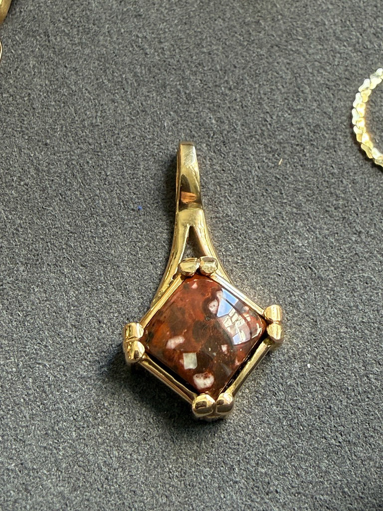 18k Yellow Gold Pendant with Älvdalen Porphyry Cabochon - 1.1 inch length