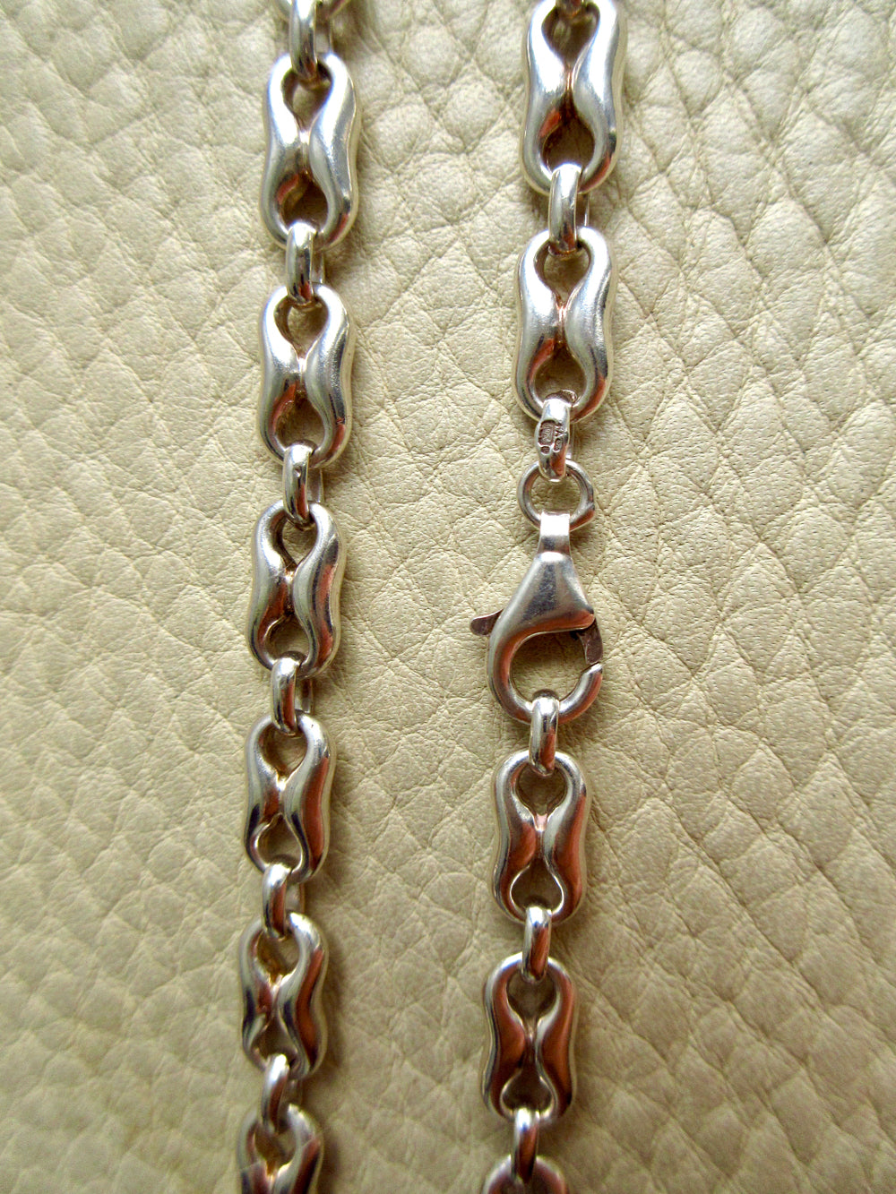 Vintage UK Sterling Silver Puffy Figure-8 Link Necklace 36g – 18 Inch Length