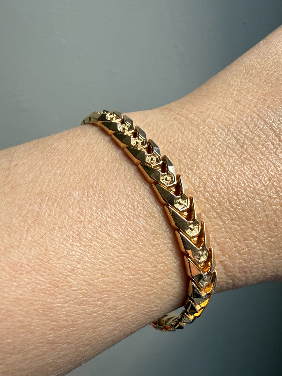 Chevron Dimensional Link Bracelet in 18k Gold - Vintage 1970s era - 7.3 inch length
