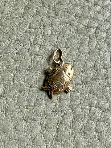 18k gold vintage charm or pendant - Fish, Pisces Fish