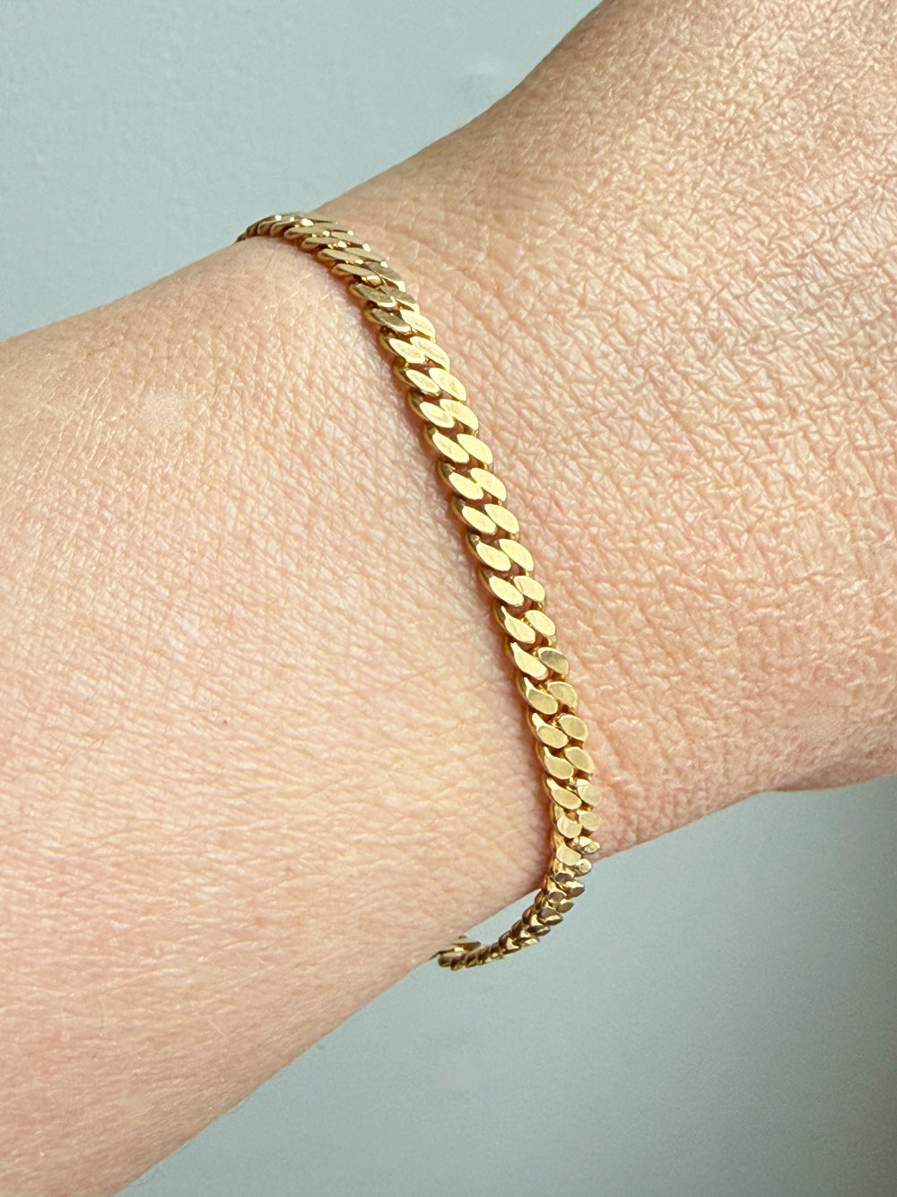 Midcentury era 18k Gold Pressed Curb Bracelet with Safety Chain – 7.5 inch length