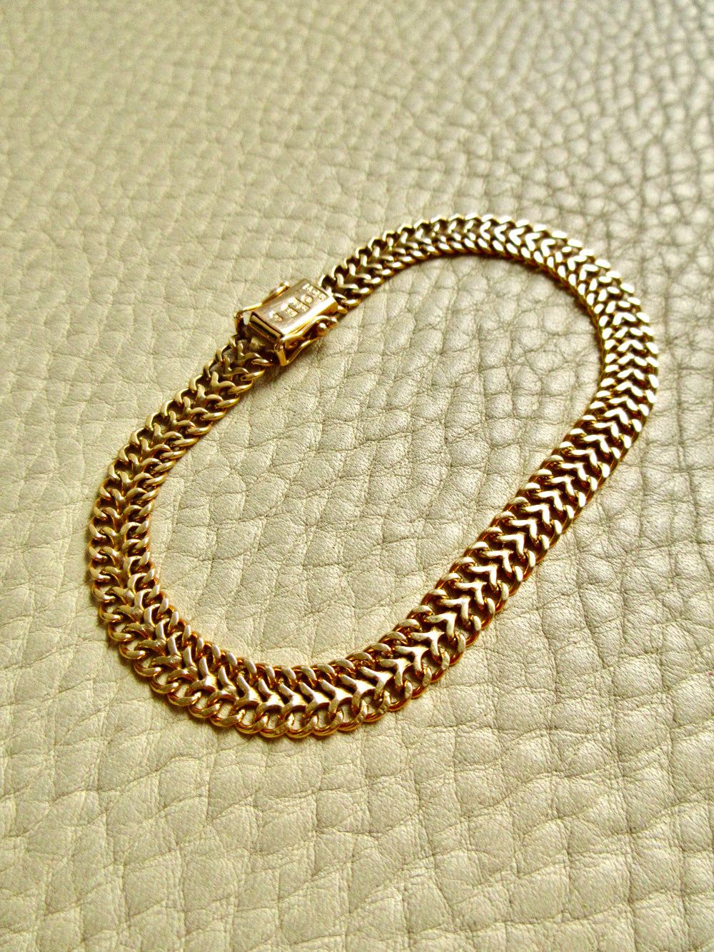 1973 Swedish Vintage Herringbone Link Bracelet 18k Gold – 7.5 Inch Length