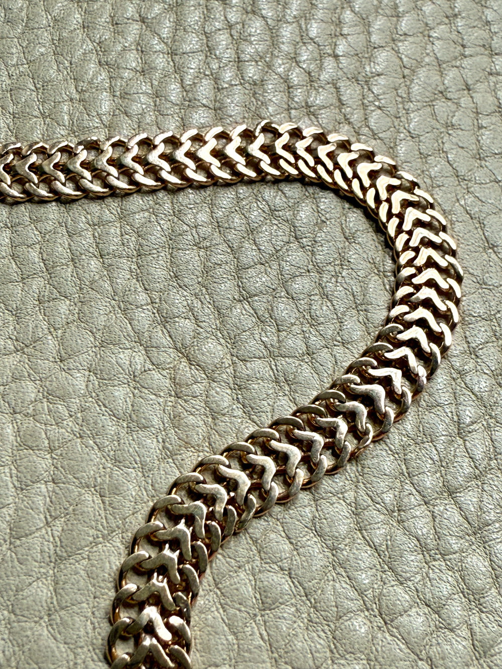 1958 Vintage Scandinavian Herringbone Link Bracelet in 18k gold - 7.6 inch length