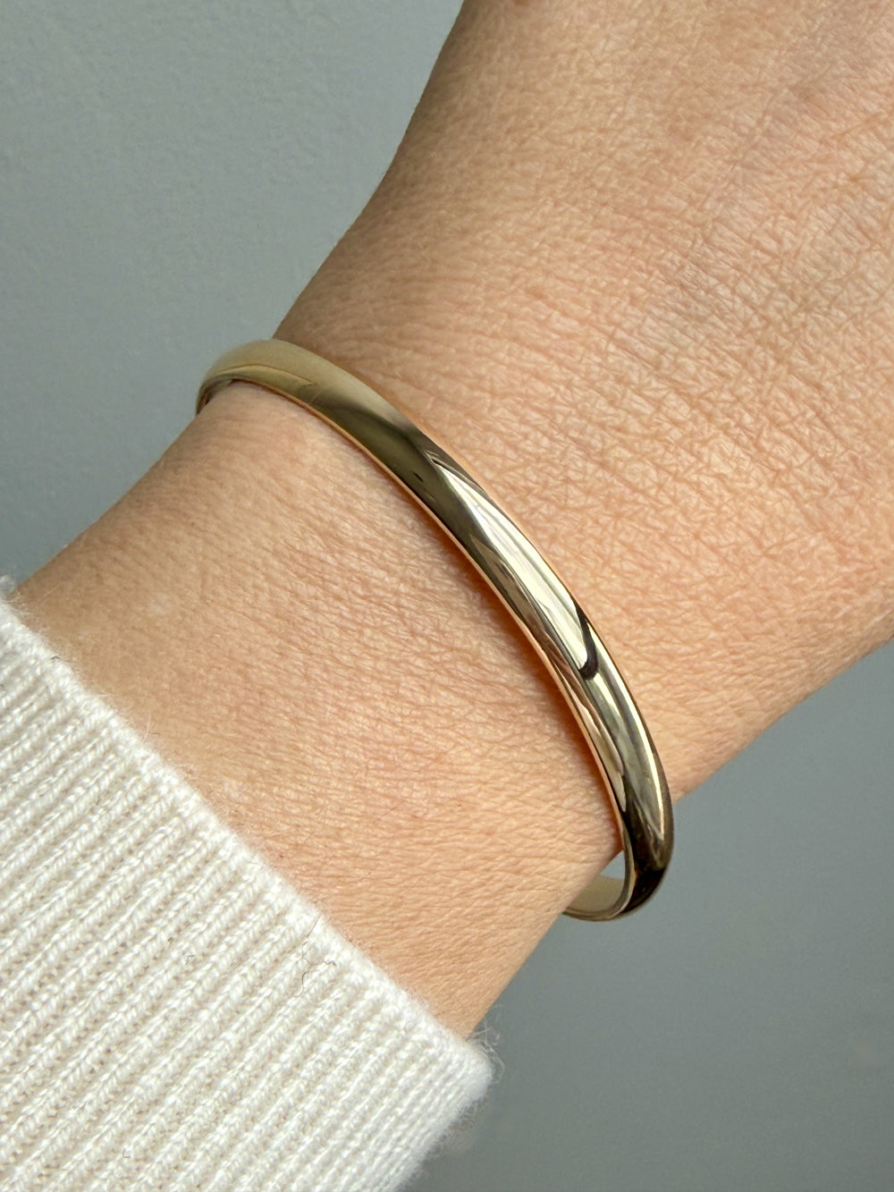 SOLID! 30 gram Vintage 14k Gold Bangle Bracelet – 8 Inch Interior Circumference