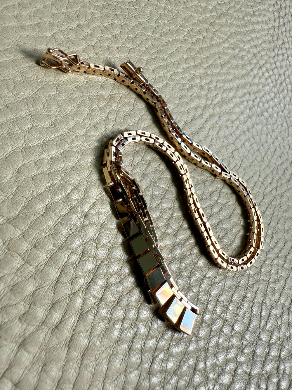 Shimmering Vintage 14k Gold Cleopatra Link Necklace - 17.8 inch length