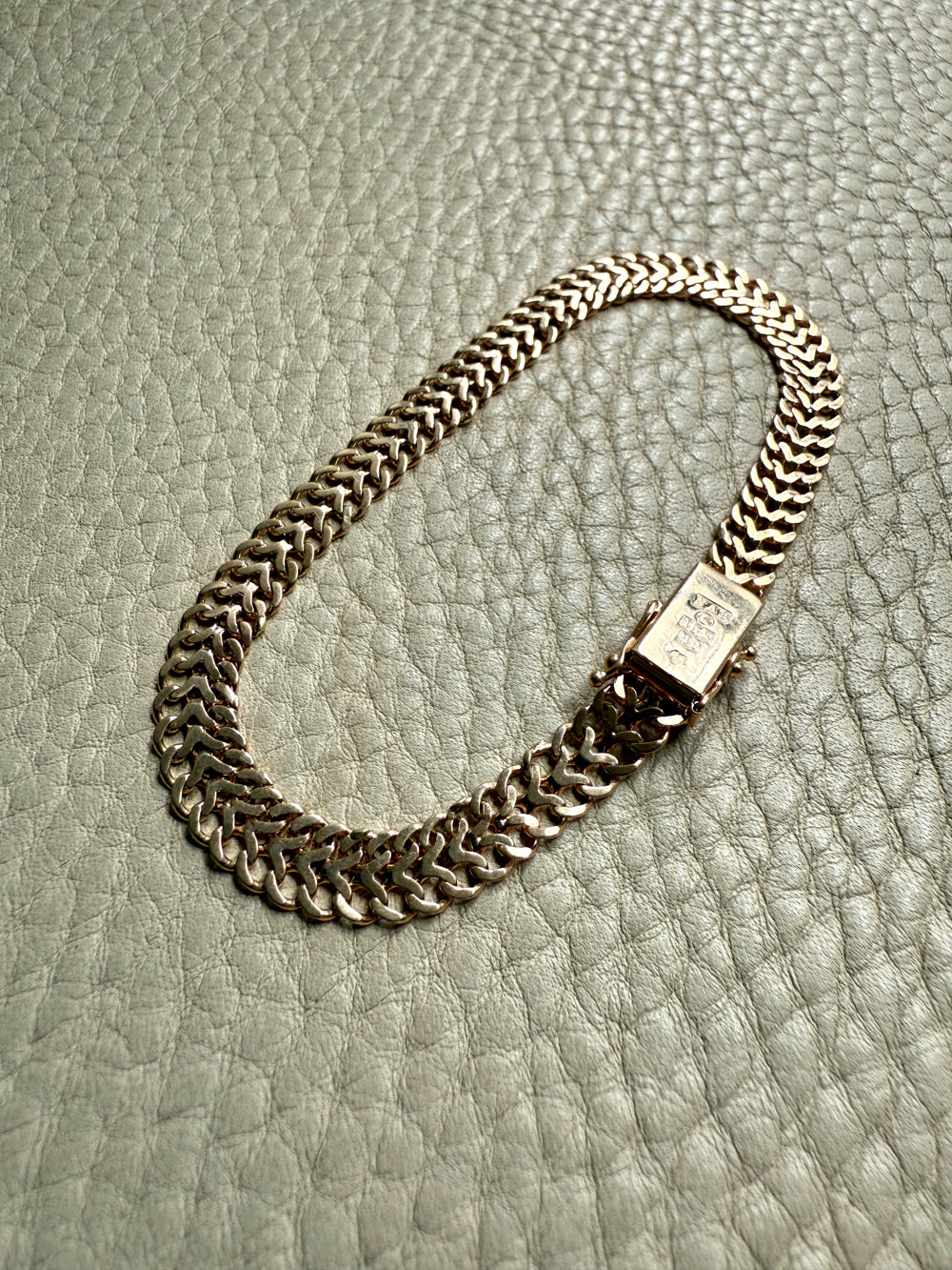 1958 Vintage Scandinavian Herringbone Link Bracelet in 18k gold - 7.6 inch length