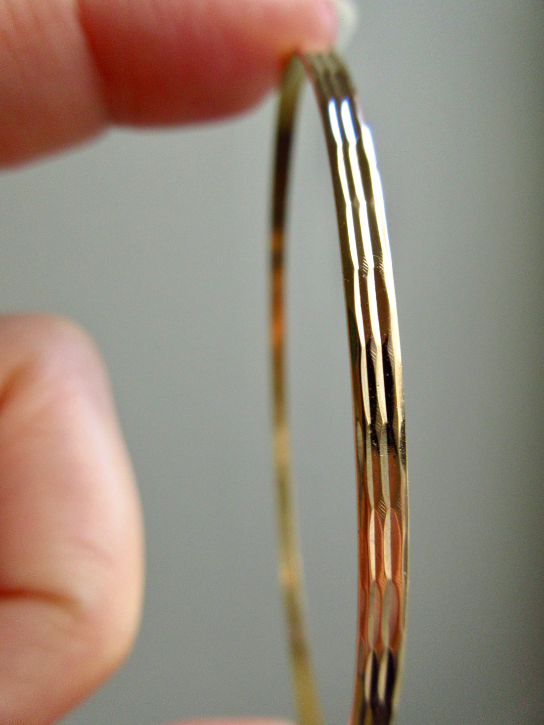 1950s era Vintage Faceted Bangle Bracelet 18k Gold – 8.5 Inch Interior Circumference