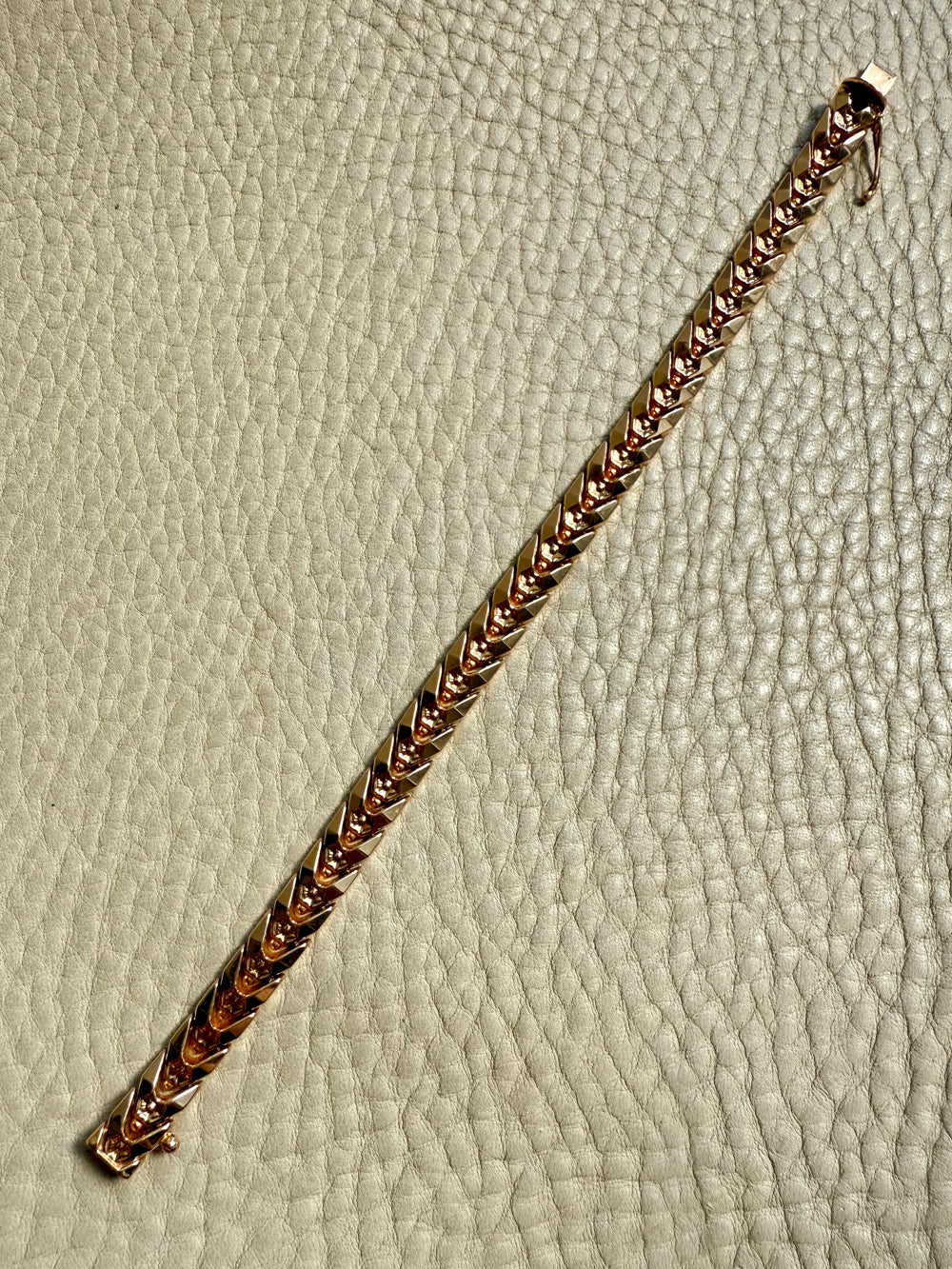 Chevron Dimensional Link Bracelet in 18k Gold - Vintage Midcentury era - 7.3 inch length