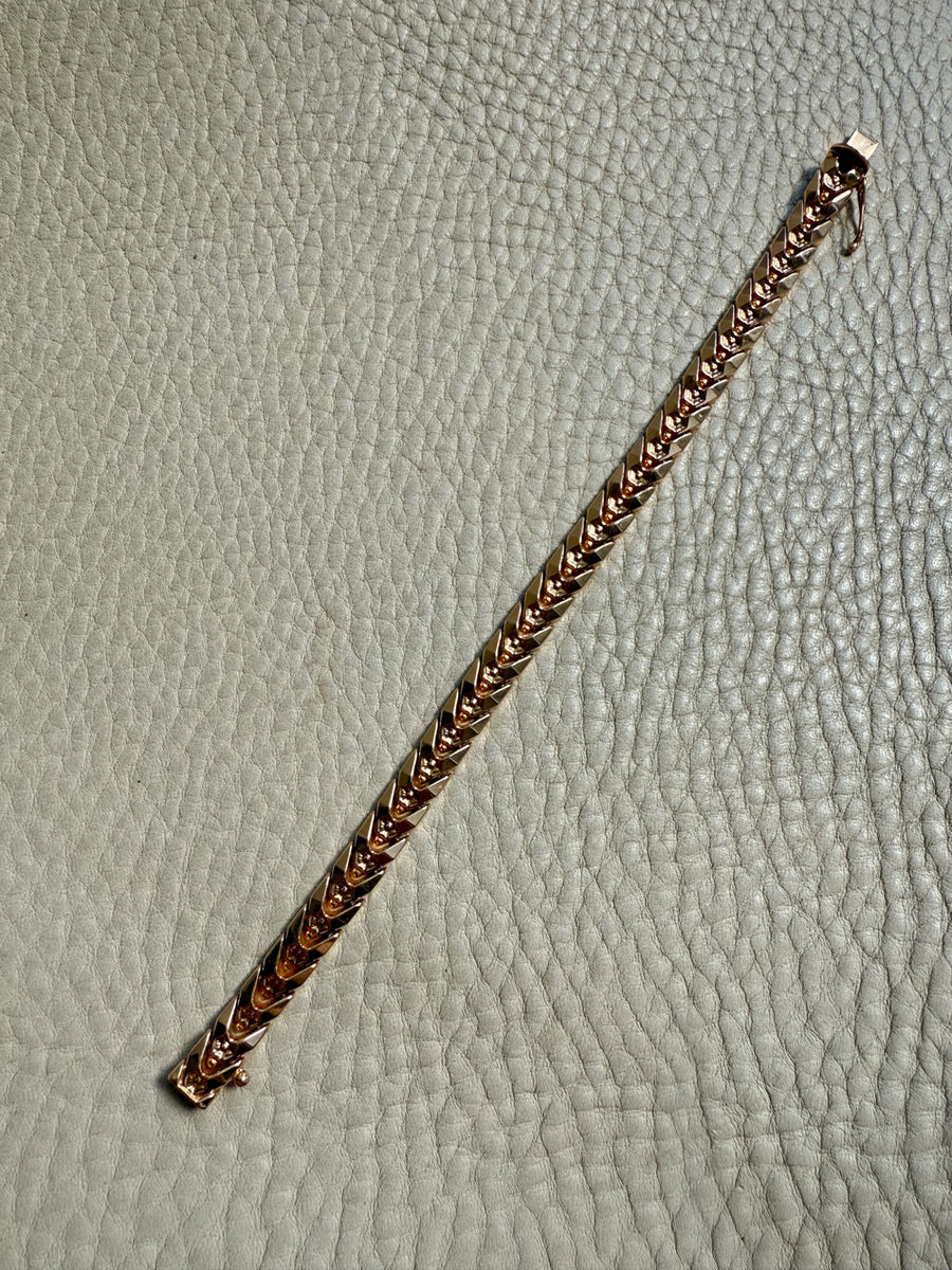 Chevron Dimensional Link Bracelet in 18k Gold - Vintage 1970s era - 7.3 inch length