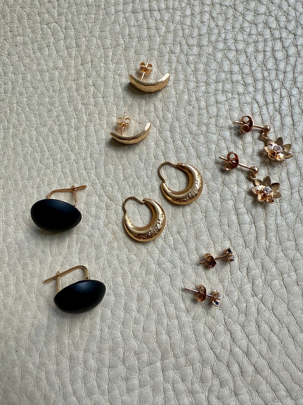 Vintage 18k Gold Stud Lotus Flower Earrings