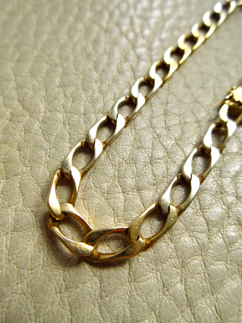 Vintage Geometric Open Curb Link Bracelet 18k Gold – 7.1 Inch Length