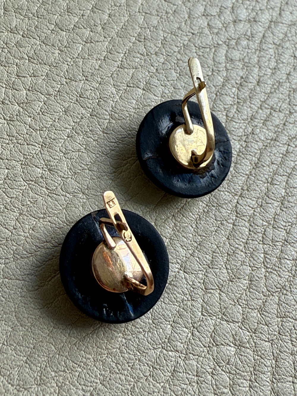 Excellent! 18k Gold set with Black Jet Vintage early 20th Century era Dome Earrings