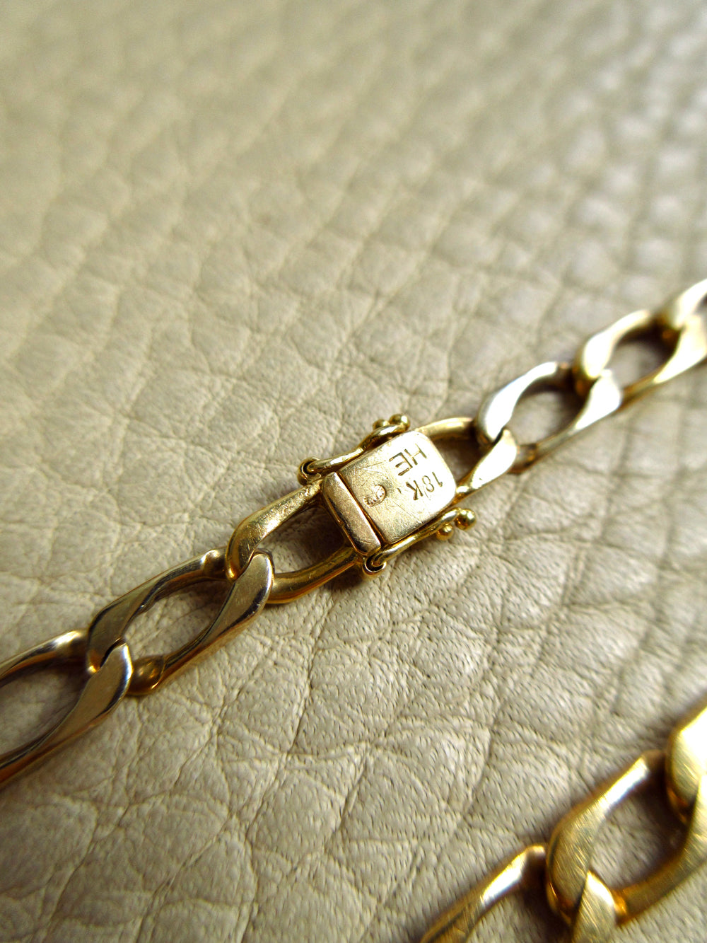Vintage Geometric Open Curb Link Bracelet 18k Gold – 7.1 Inch Length