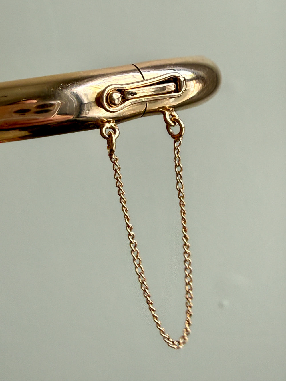 1962 Vintage Finnish 14k Gold Hinged Bangle Bracelet – 7 Inch Interior Circumference