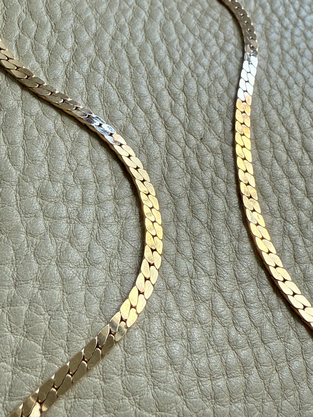 EXCELLENT! Vintage Italian 18k gold special tight curb chain mirrored necklace by Balestra- 17 inch length