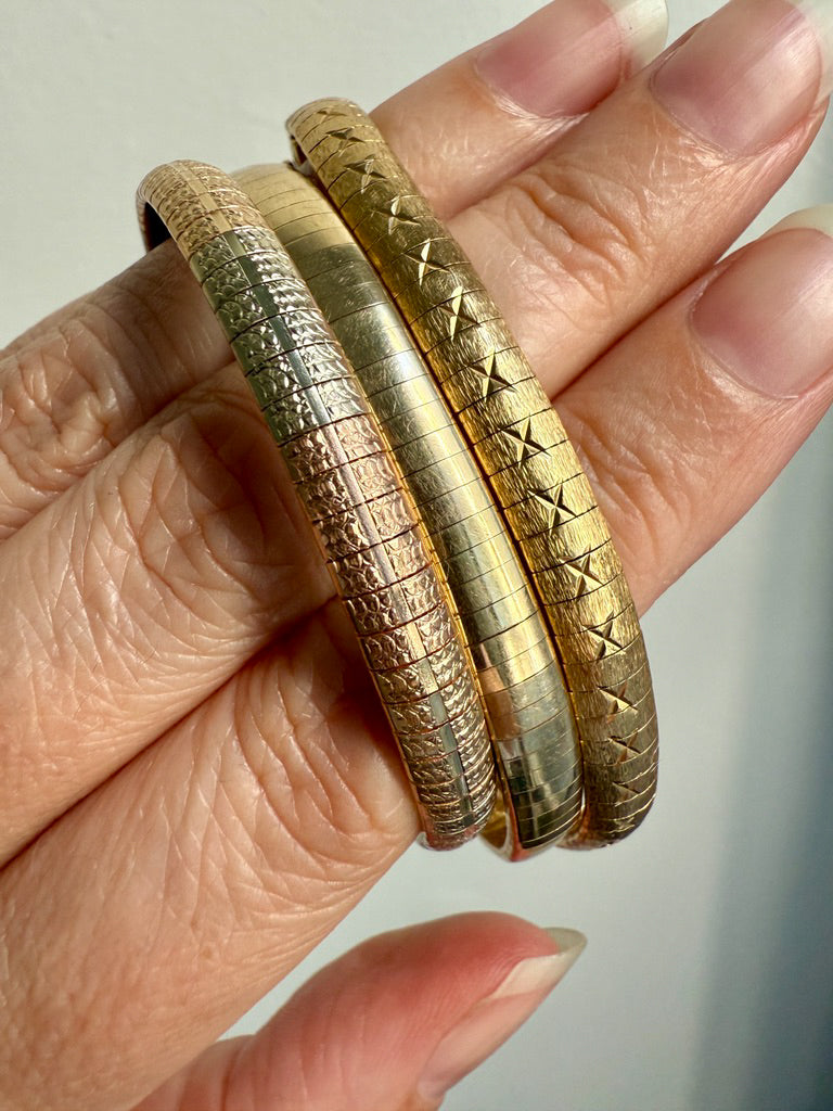 Vintage 18k Gold Snakey Omega Link Bracelet with Hand Scribed Stars - 7.5 inch length