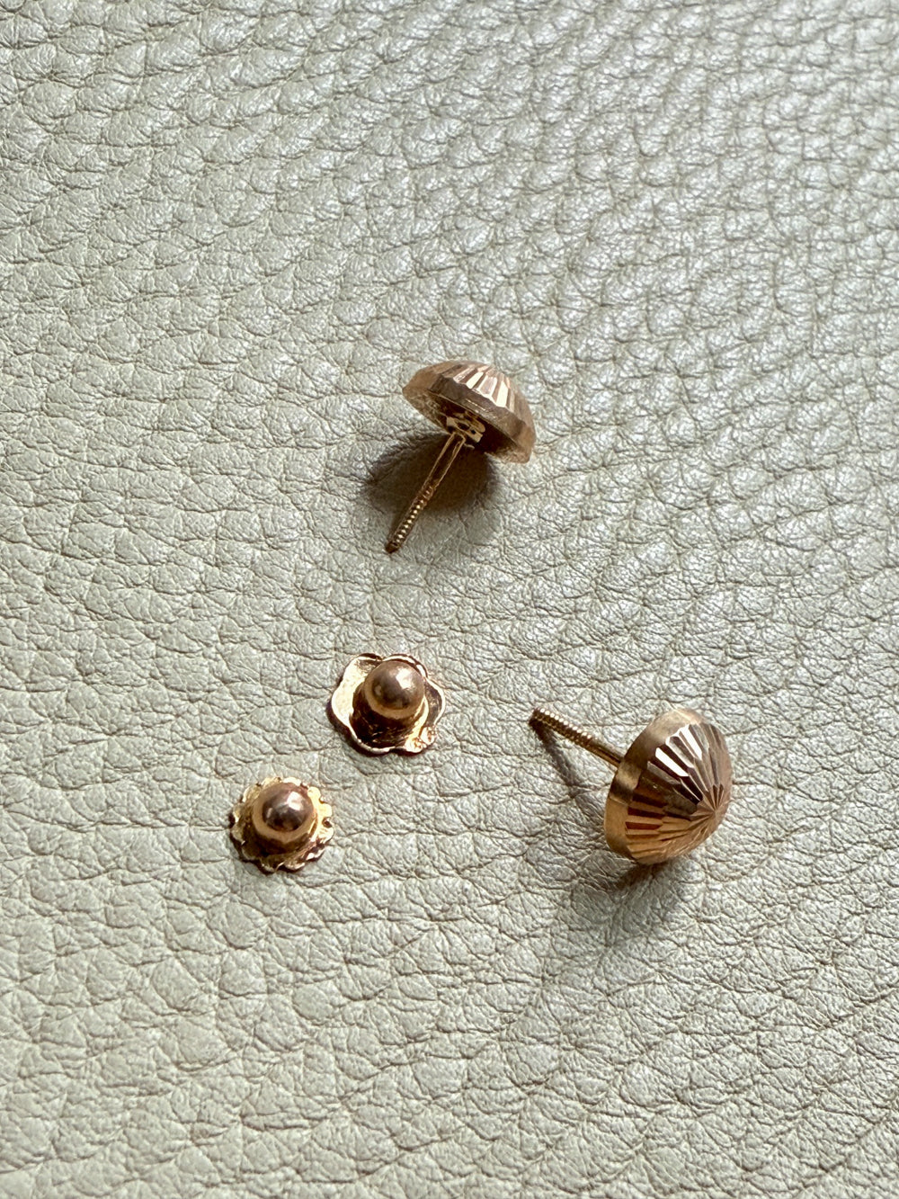 LOVELY!! 18k gold vintage faceted dome earrings with flower form post caps