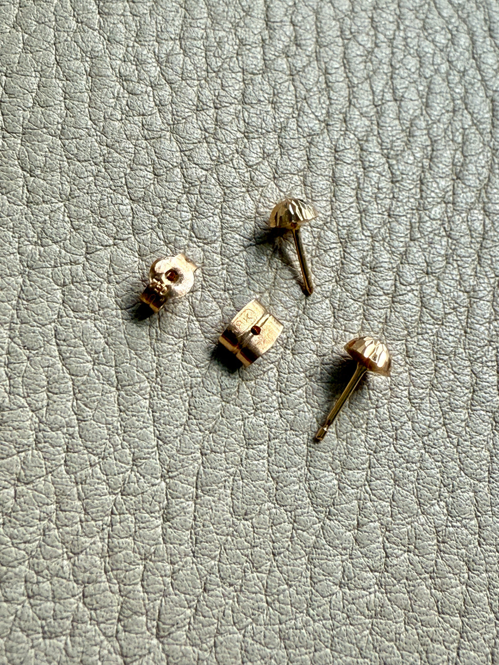 Vintage 18k solid gold starburst stud earrings with shorter posts